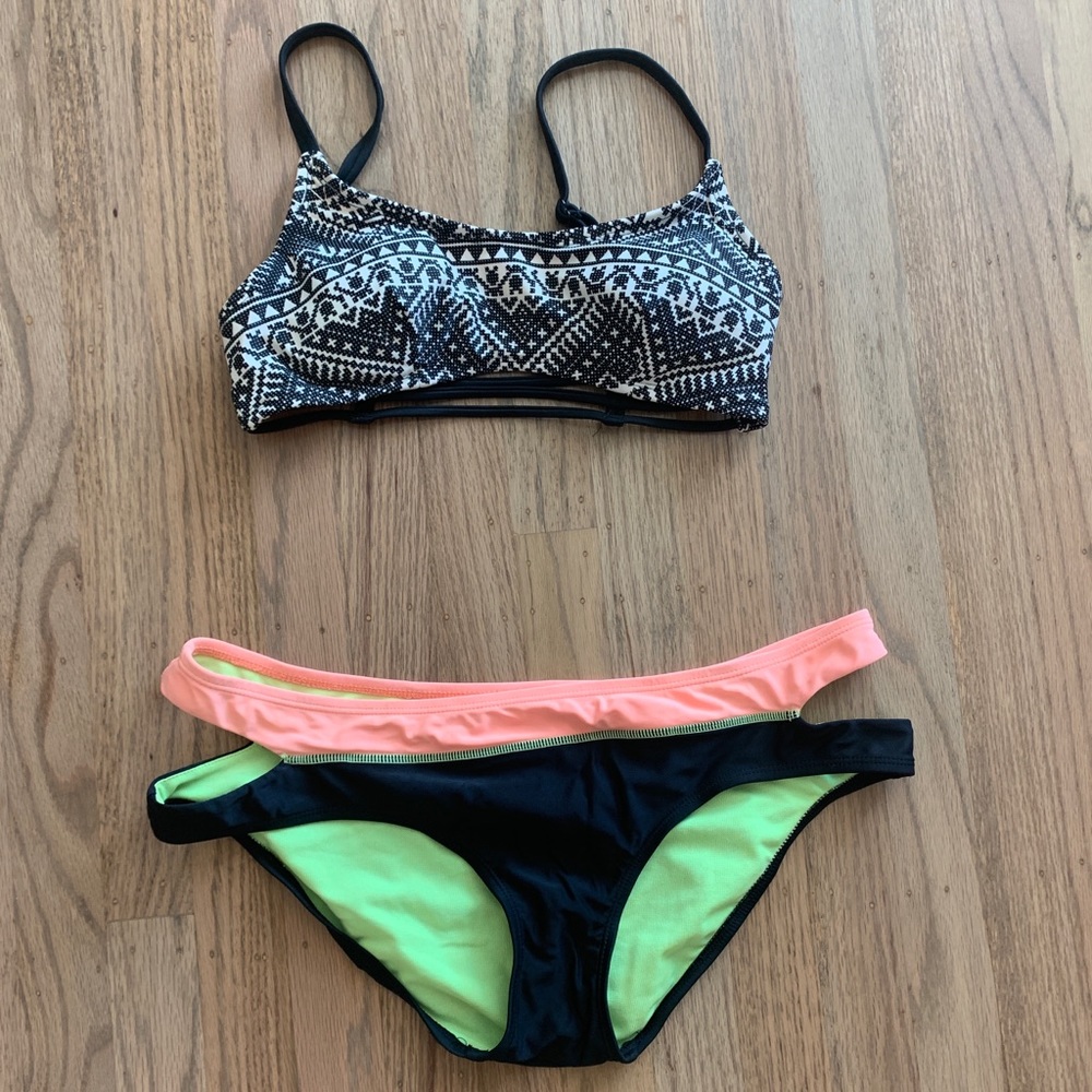 black and white printed bikini. Medium/large
